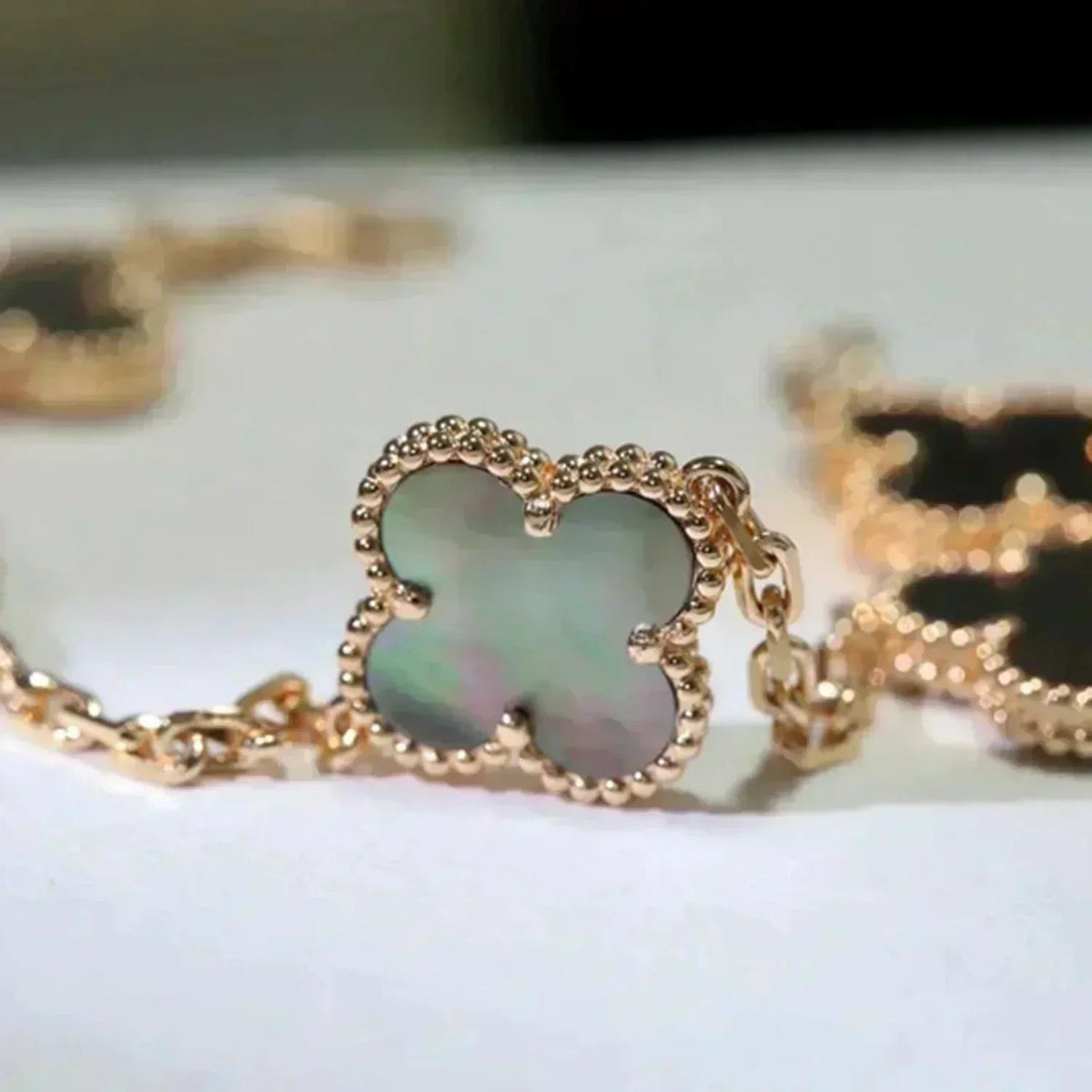 [Elara jewelsry ] CLOVER 5 MOTIF GRAY MOP BRACELET COLLECTION