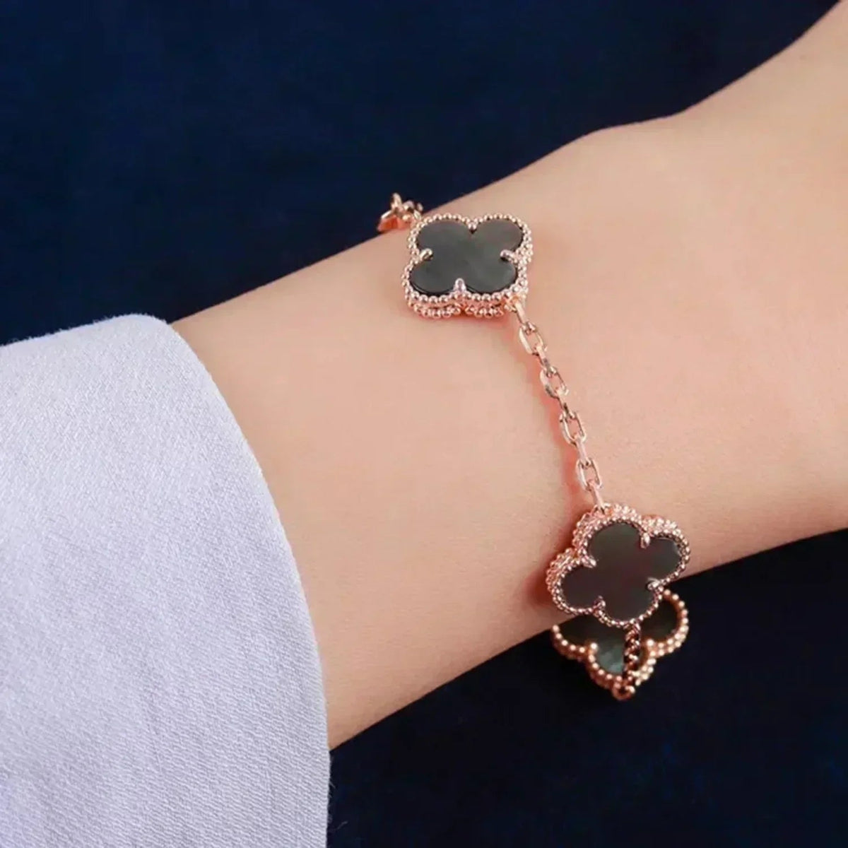 [Elara jewelsry ] CLOVER 5 MOTIF GRAY MOP BRACELET COLLECTION