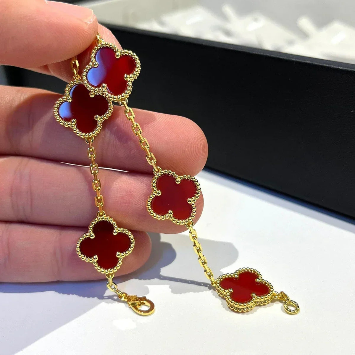 [Elara jewelsry ] CLOVER 5 MOTIF RED CORNELIAN BRACELET COLLECTION