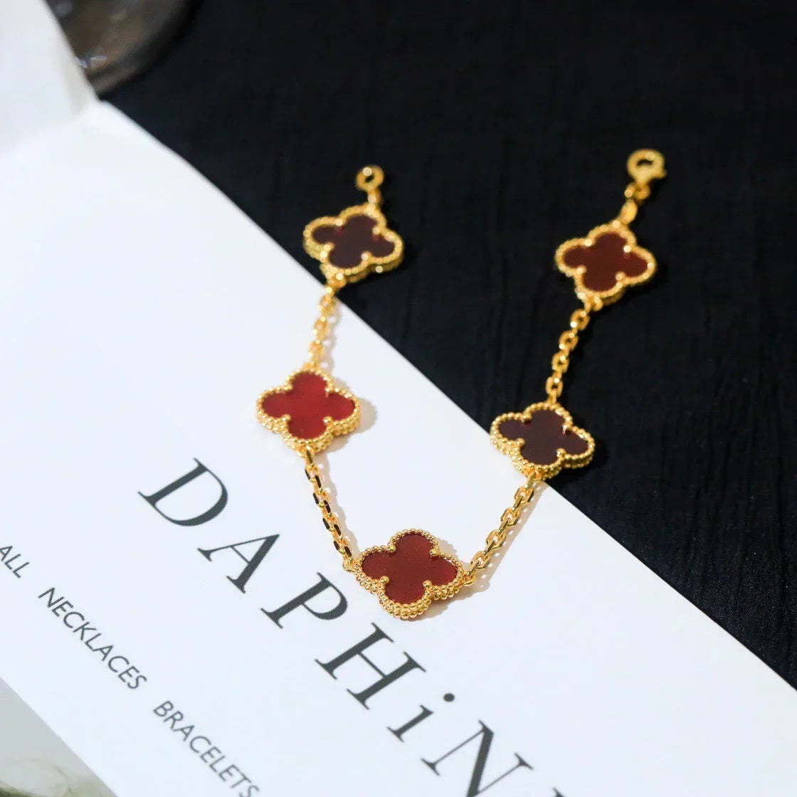 [Elara jewelsry ] CLOVER 5 MOTIF RED CORNELIAN BRACELET COLLECTION
