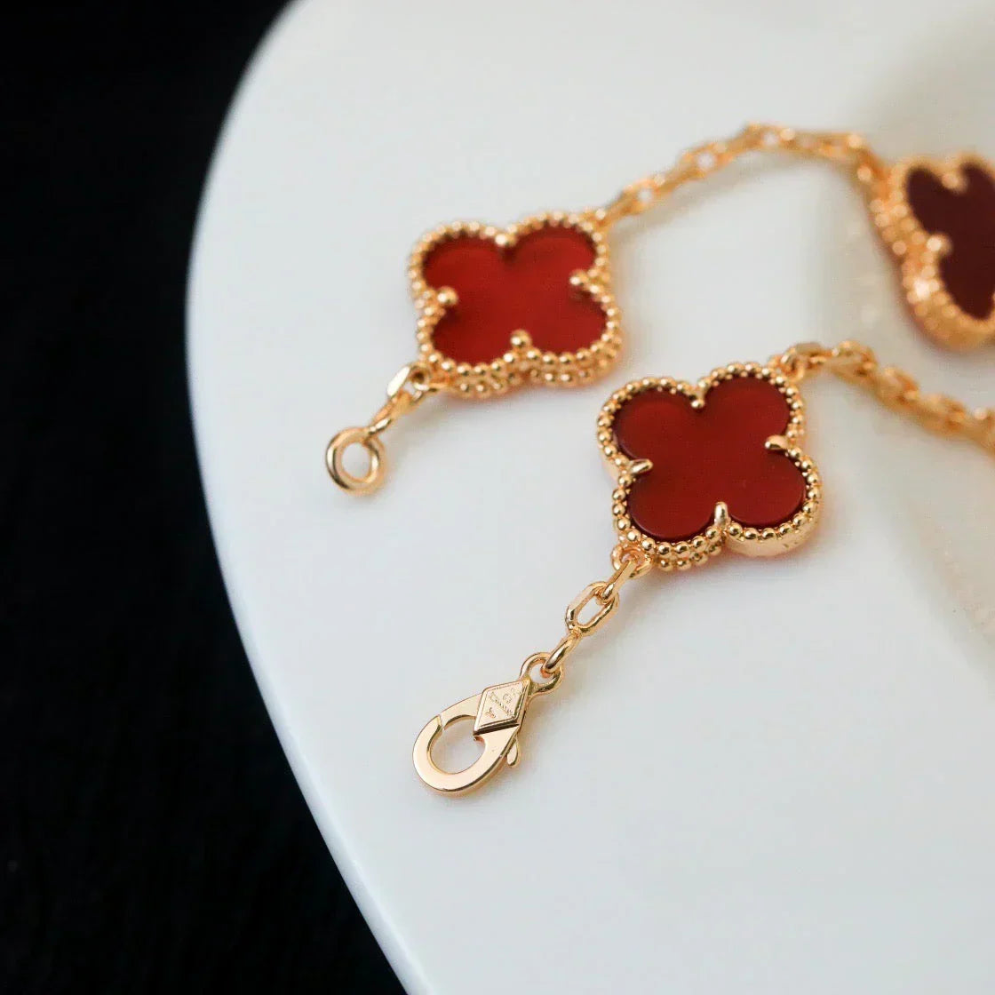 [Elara jewelsry ] CLOVER 5 MOTIF RED CORNELIAN BRACELET COLLECTION