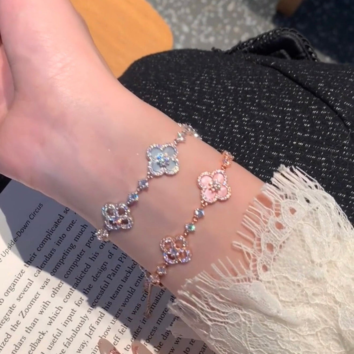 [Elara jewelsry ]CLOVER 5 MOTIF PINK BLUE RED WHITE BRACELET