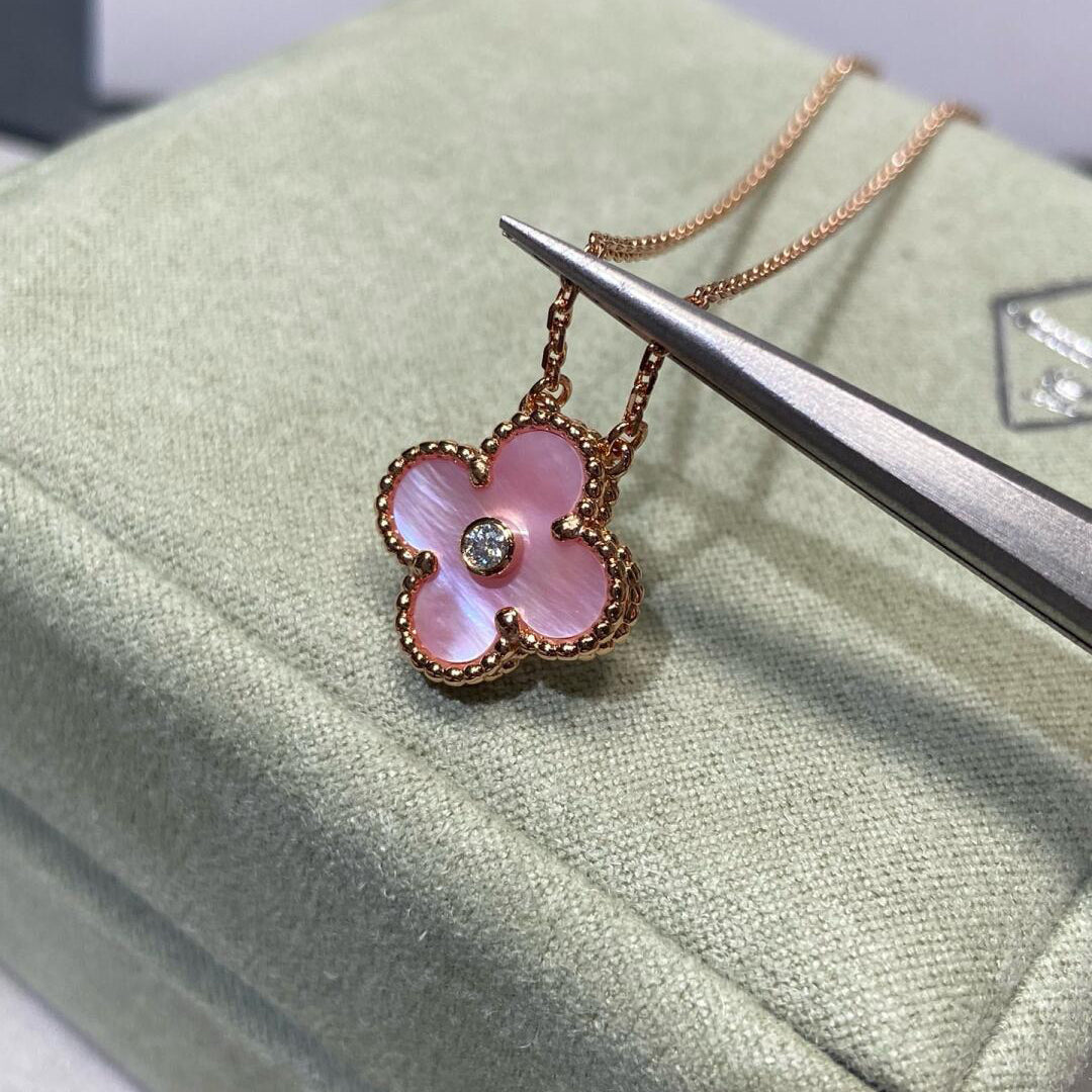 [Elara jewelsry ]CLOVER 15MM DIAMOND PINK MOP NECKLACE
