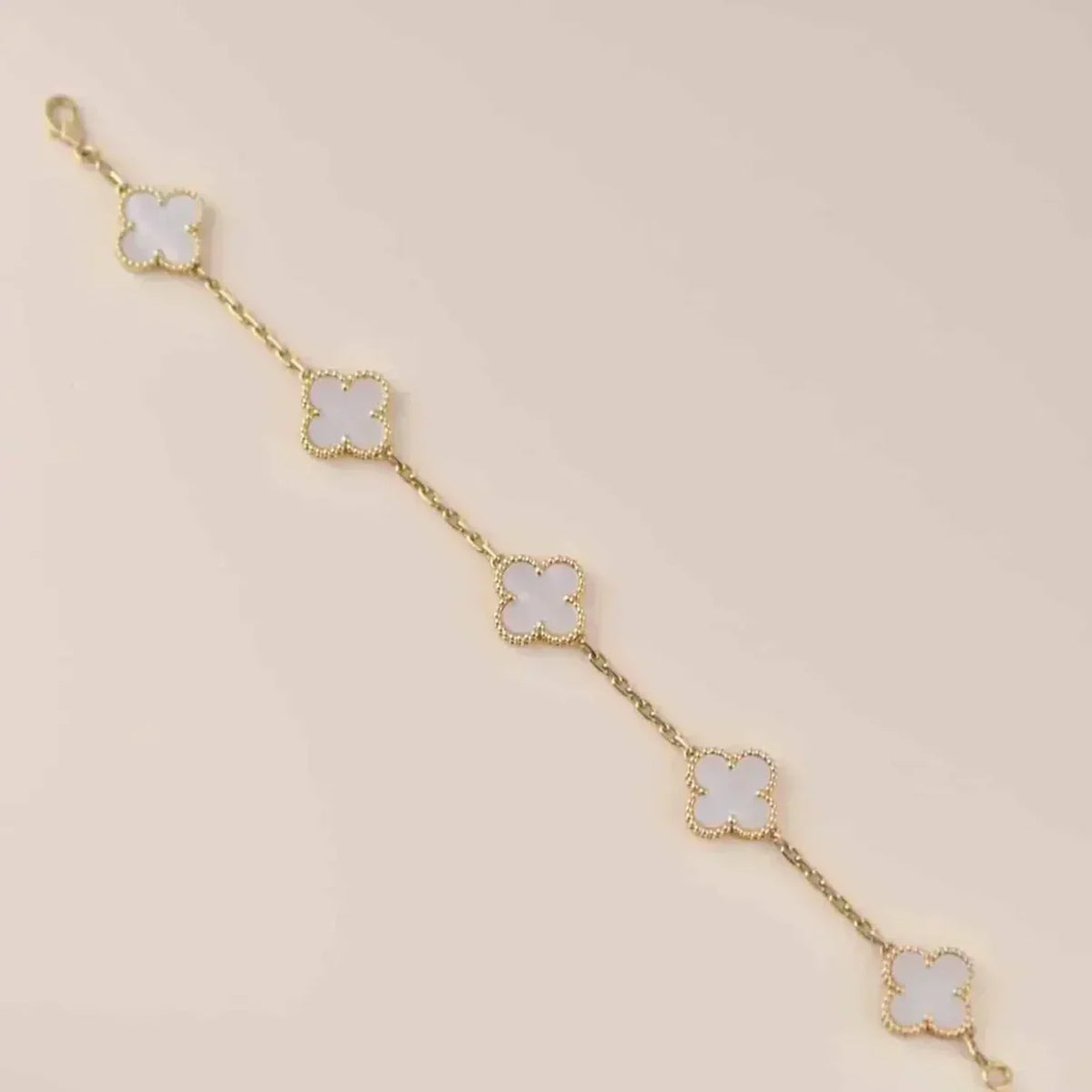 [Elara jewelsry ]CLOVER WHITE PEARL MOP 5 MOTIF BRACELET COLLECTION