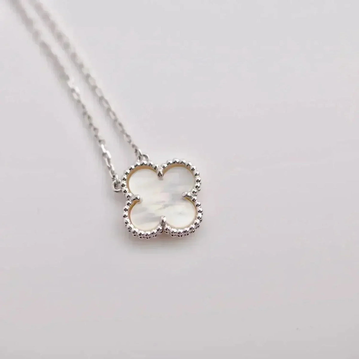 [Elara jewelsry ]CLOVER  15MM WHITE MOTHER-OF-PEARL SILVER