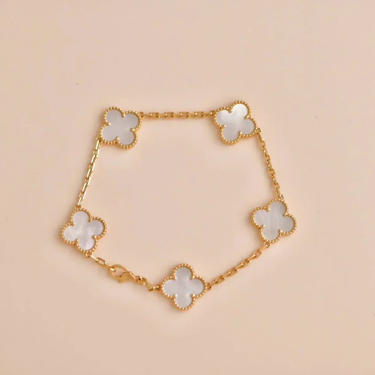 [Elara jewelsry ]CLOVER WHITE PEARL MOP 5 MOTIF BRACELET COLLECTION