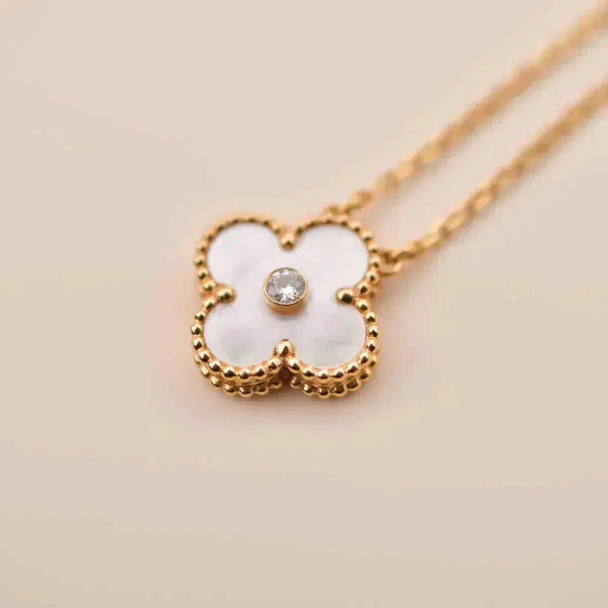 [Elara jewelsry ]CLOVER 15MM DIAMOND WHITE FRITILLARIA NECKLACE