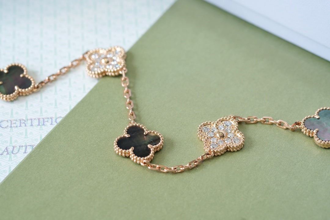[Elara jewelsry ] CLOVER 5 MOTIF GRAY MOP BRACELET COLLECTION