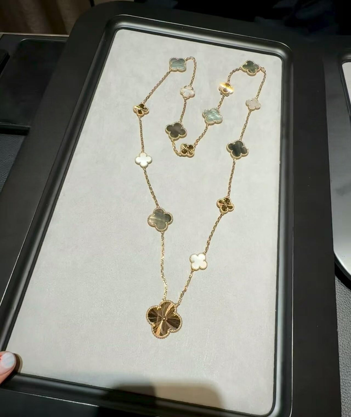 [Elara jewelsry ]DETACHABLE CLOVER 15(11+4) FLOWER ROSE GOLD NECKLACE SET