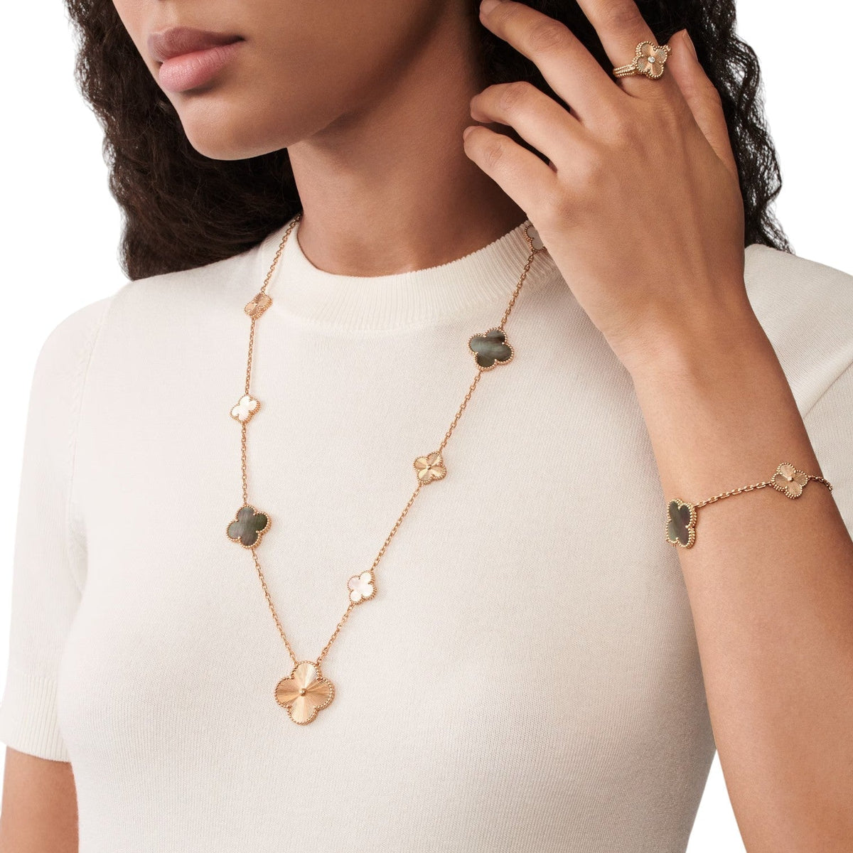 [Elara jewelsry ]DETACHABLE CLOVER 15(11+4) FLOWER ROSE GOLD NECKLACE SET
