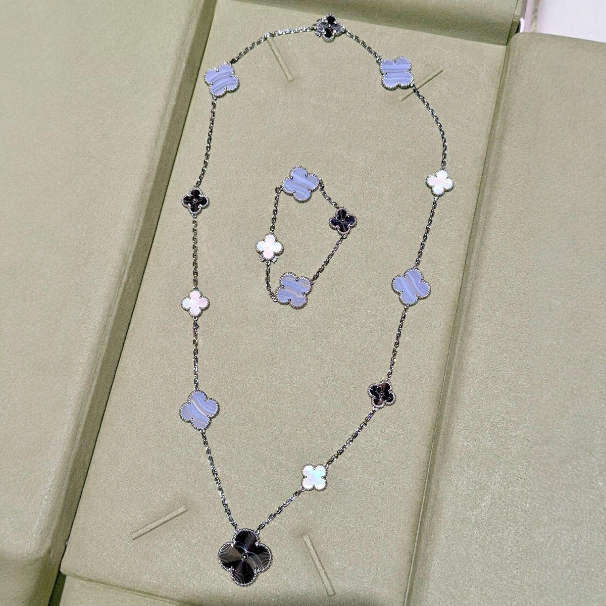 [Elara jewelsry ]DETACHABLE CLOVER 15(11+4) FLOWER SILVER NECKLACE SET