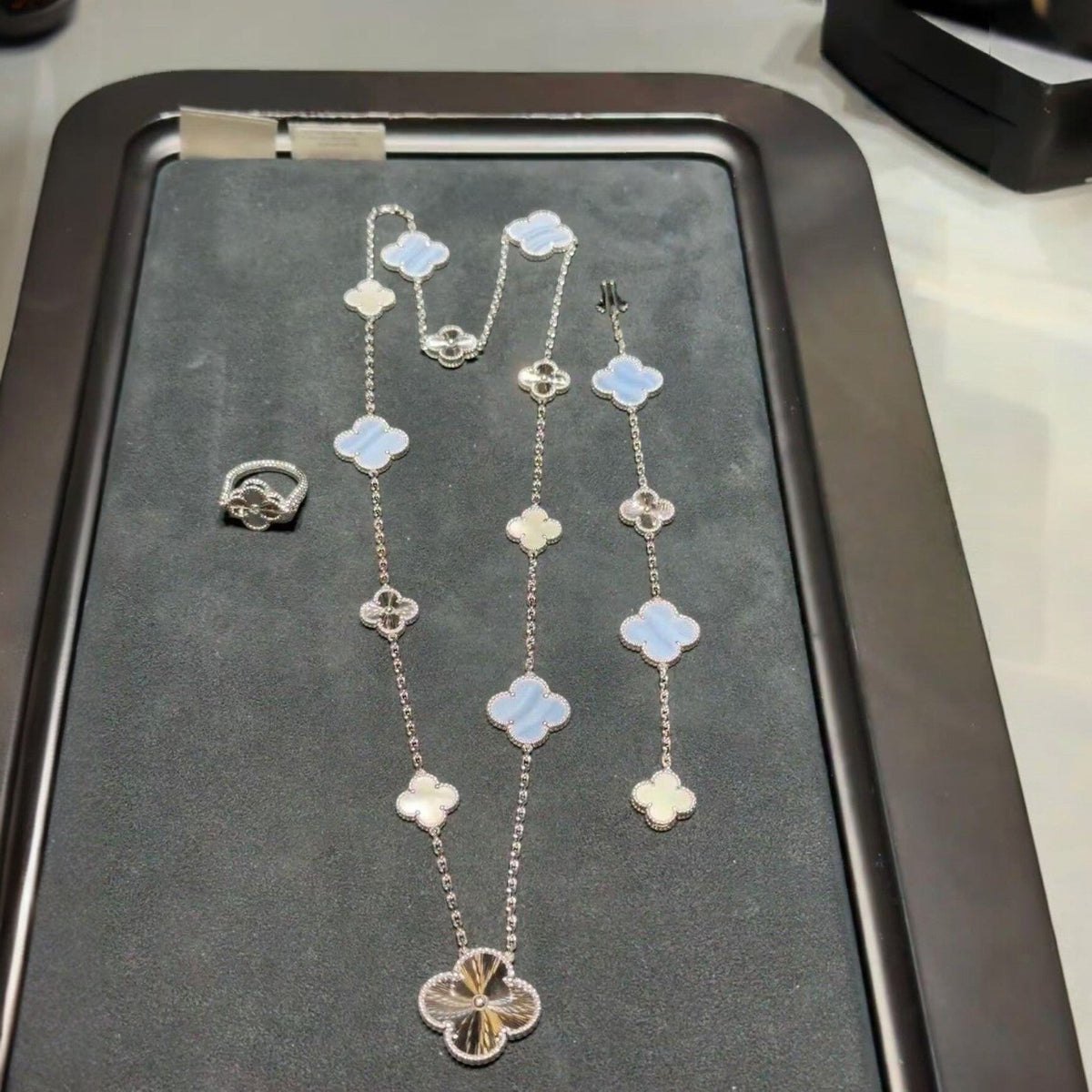 [Elara jewelsry ]DETACHABLE CLOVER 15(11+4) FLOWER SILVER NECKLACE SET