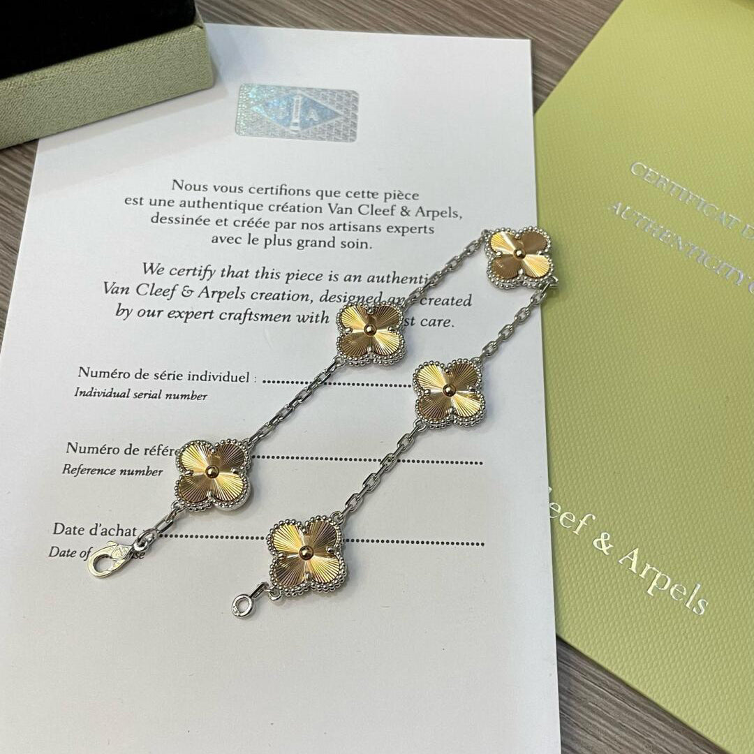 [Elara jewelsry ]CLOVER  5 MOTIFS  CHRISTMAS LIMITED EDITION BRACELET