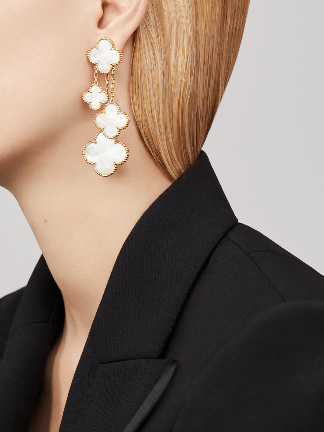 [Elara jewelsry ]CLOVER EARRINGS WHITE MOP 4 MOTIFS GOLD