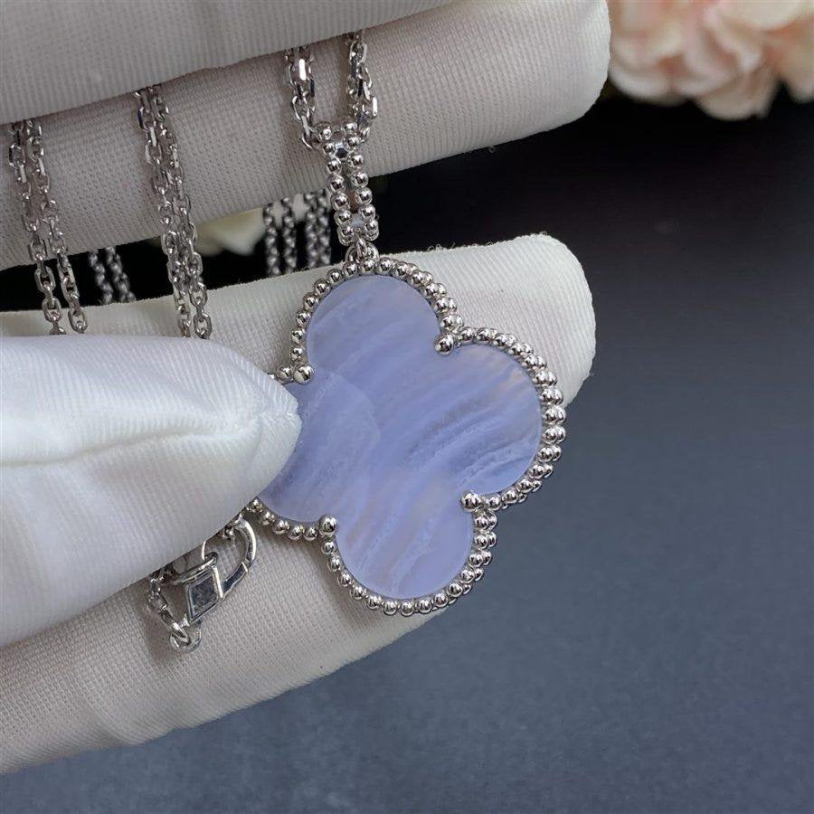[Elara jewelsry ]CLOVER SILVER CHALCEDONY BIG CLOVER NECKLACE