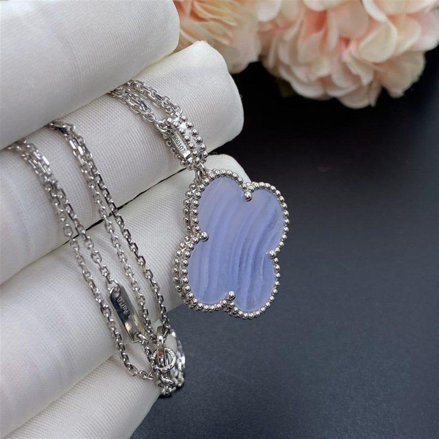 [Elara jewelsry ]CLOVER SILVER CHALCEDONY BIG CLOVER NECKLACE