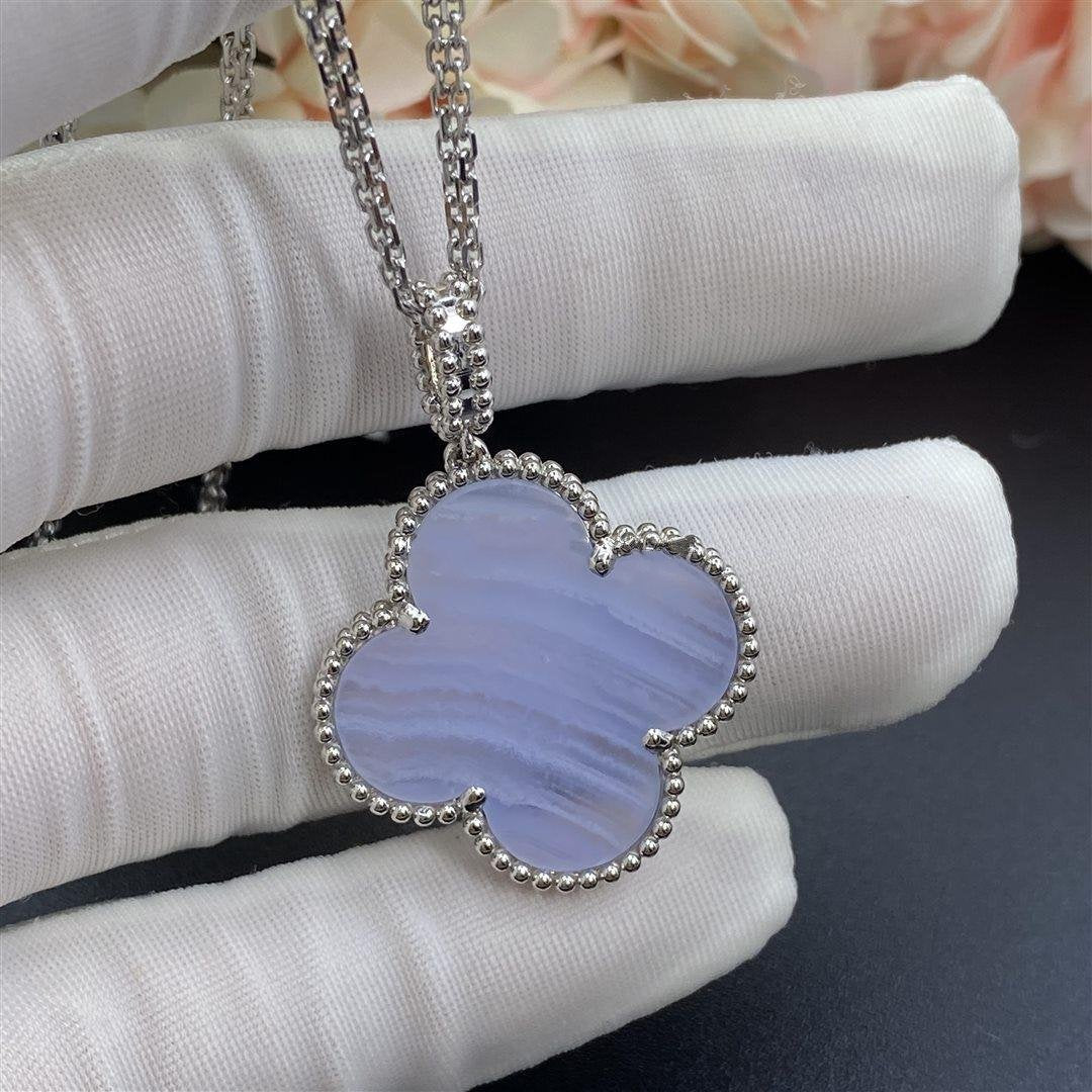 [Elara jewelsry ]CLOVER SILVER CHALCEDONY BIG CLOVER NECKLACE
