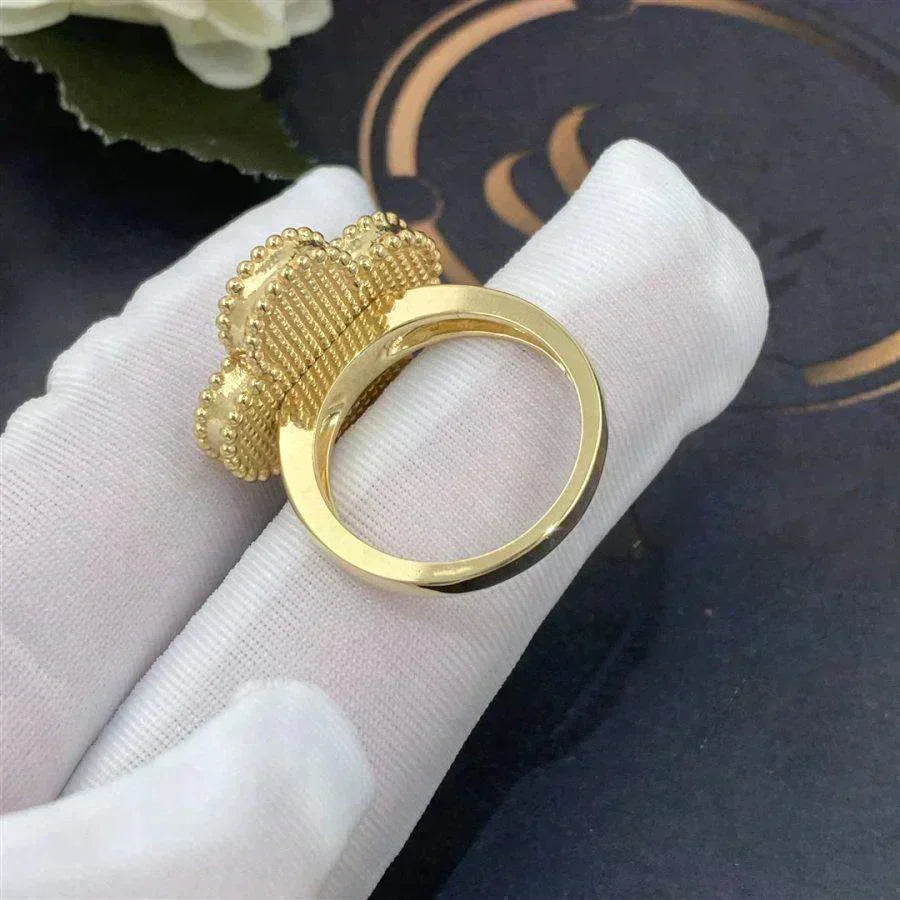 [Elara jewelsry ]CLOVER WHITE MOP RING