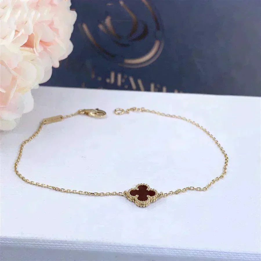[Elara jewelsry ]CLOVER  CARNELIAN SINGLE FLOWER BRACELET