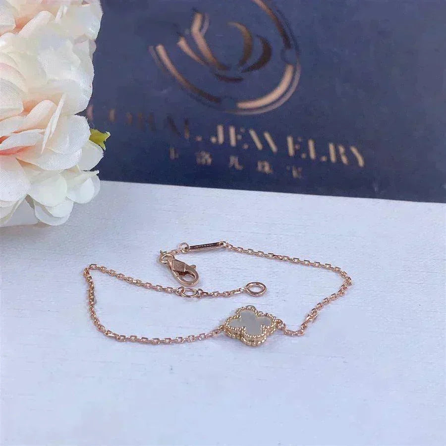 [Elara jewelsry ]CLOVER WHITE MOP SINGLE FLOWER BRACELET
