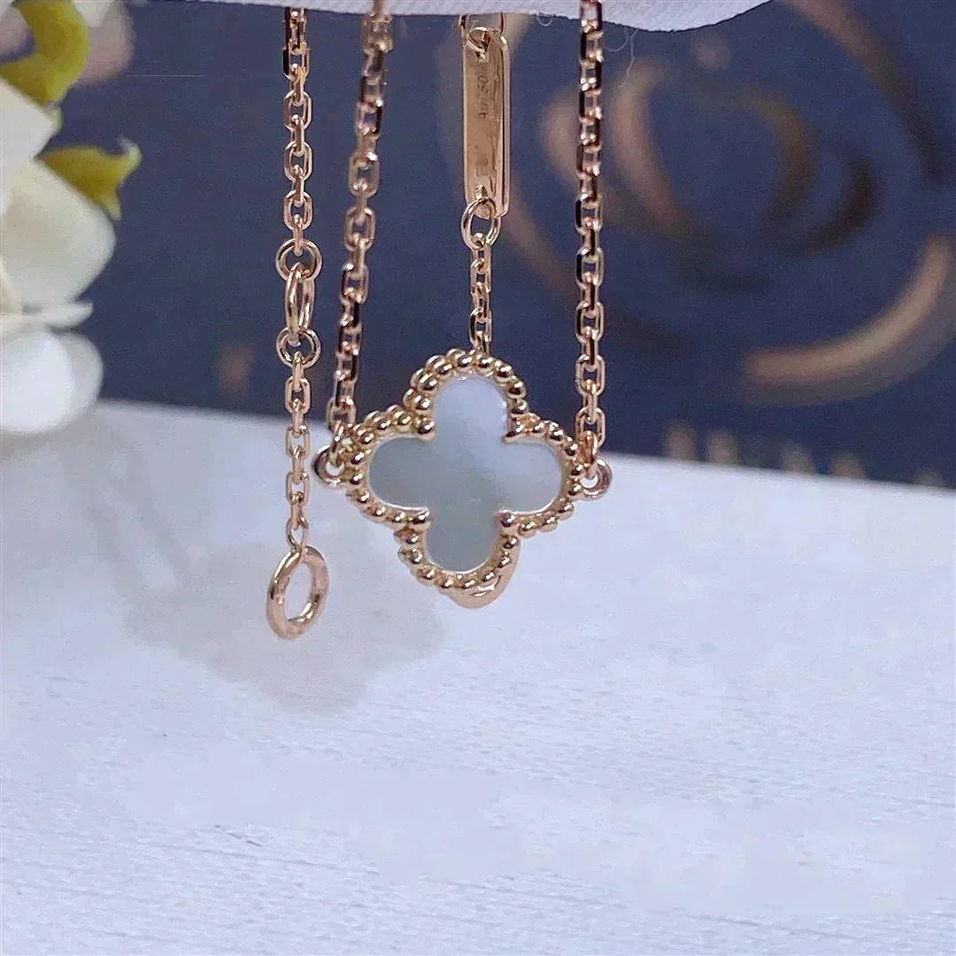 [Elara jewelsry ]CLOVER WHITE MOP SINGLE FLOWER BRACELET