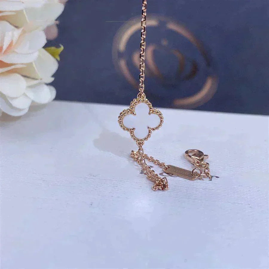 [Elara jewelsry ]CLOVER WHITE MOP SINGLE FLOWER BRACELET
