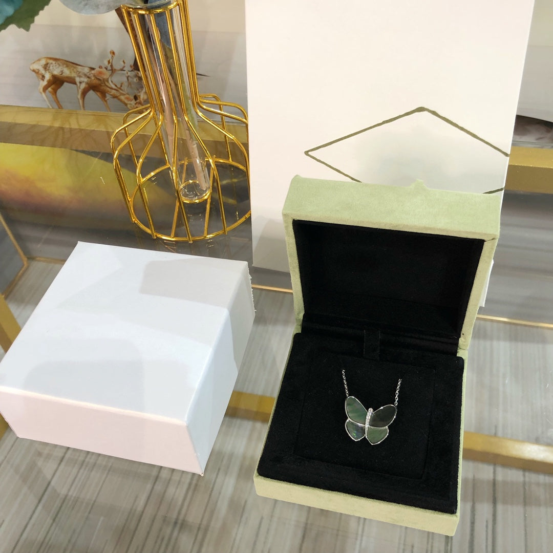 [Elara jewelsry ]LARGE BUTTERFLY SILVER PENDANT DIAMOND NECKLACE