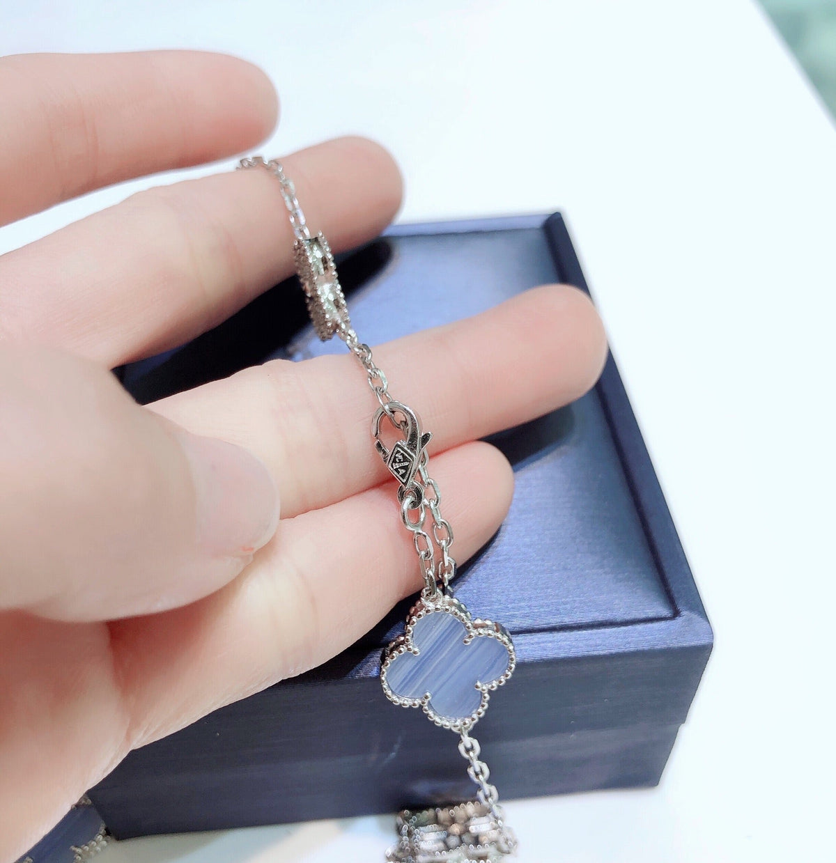 [Elara jewelsry ]CLOVER 10 MOTIFS CHALCEDONY DIAMONDS SILVER NECKLACE