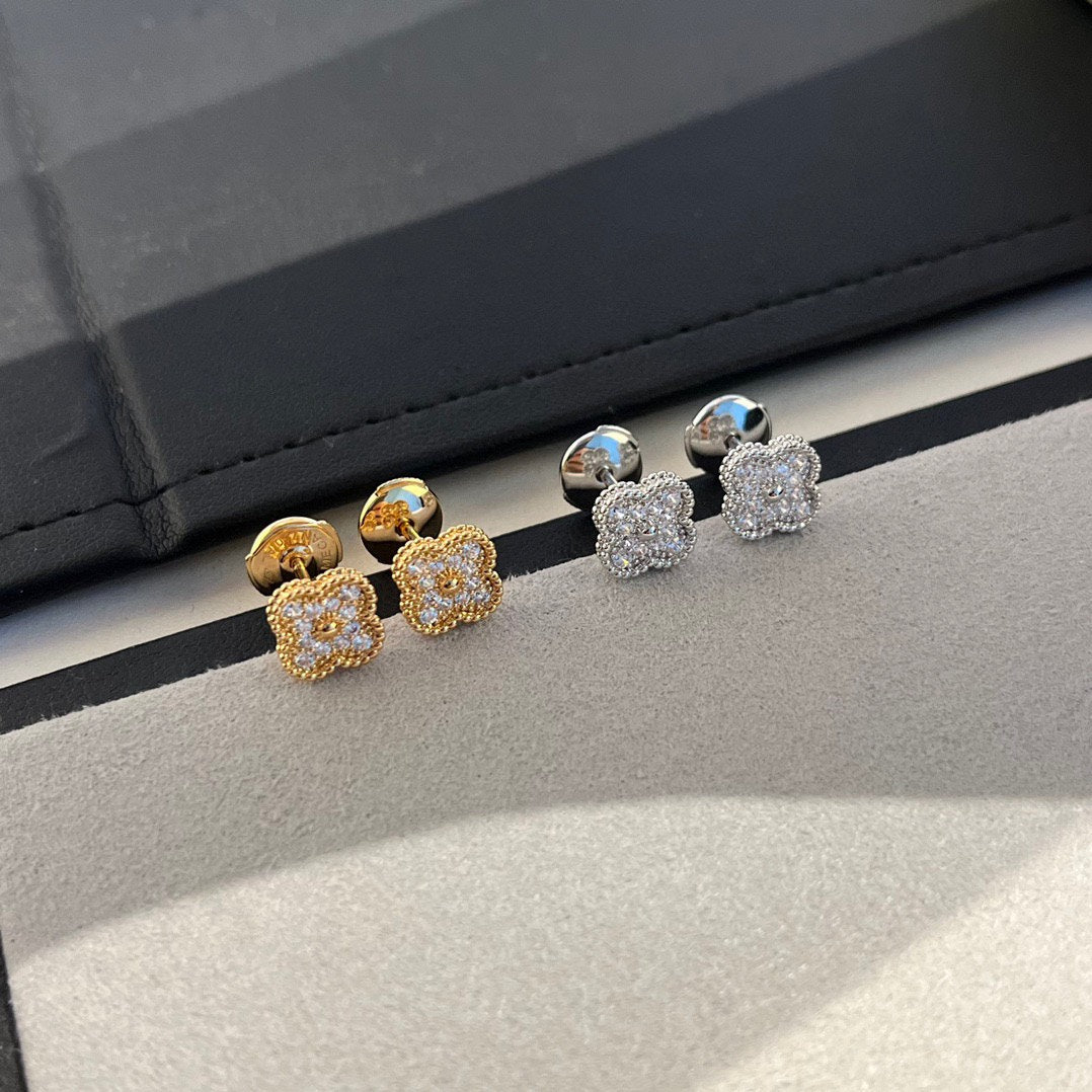 [Elara jewelsry ]CLOVER MINI DIAMOND STUD EARRINGS