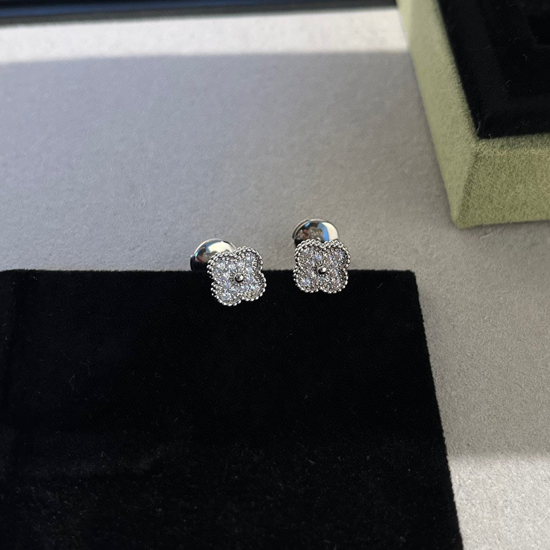 [Elara jewelsry ]CLOVER MINI DIAMOND STUD EARRINGS