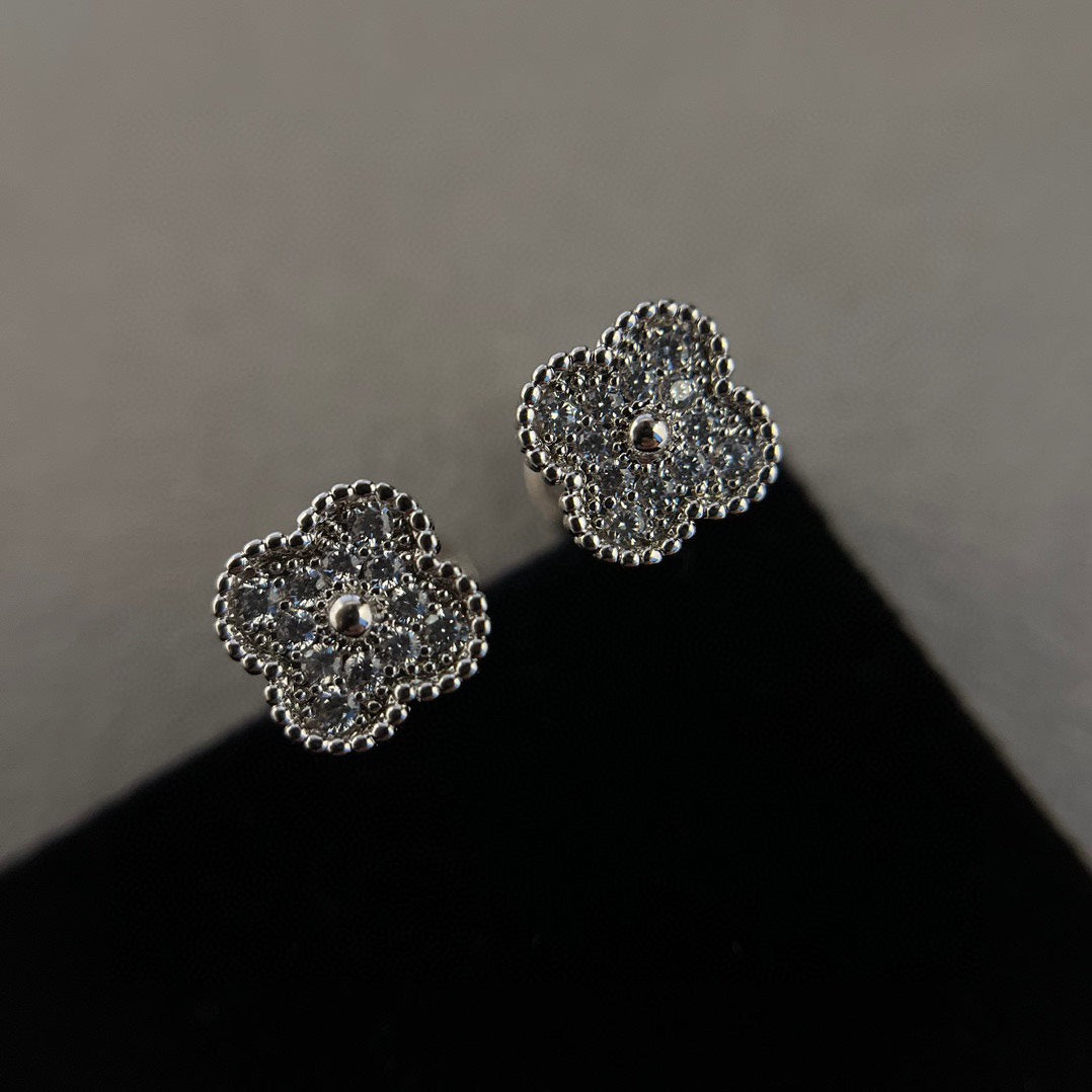 [Elara jewelsry ]CLOVER MINI DIAMOND STUD EARRINGS