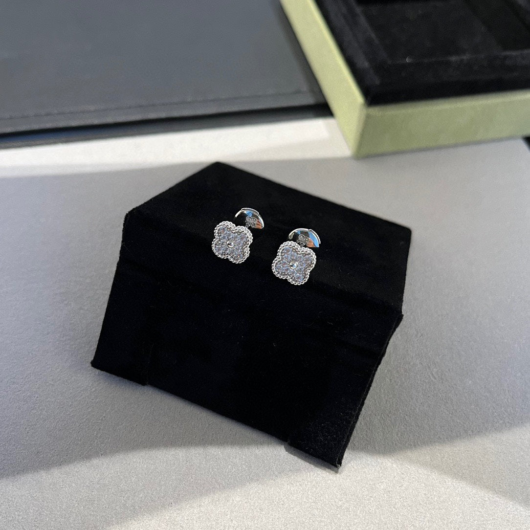 [Elara jewelsry ]CLOVER MINI DIAMOND STUD EARRINGS