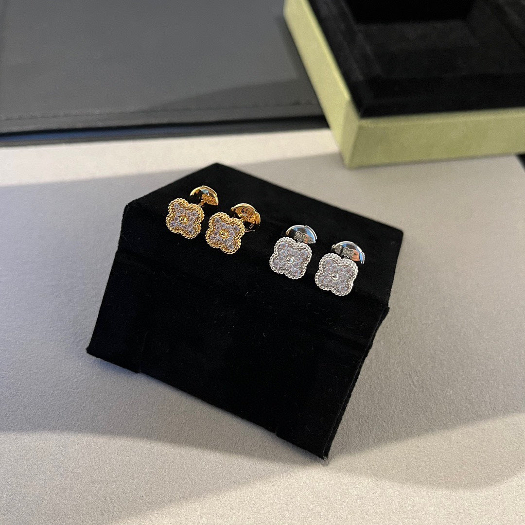 [Elara jewelsry ]CLOVER MINI DIAMOND STUD EARRINGS