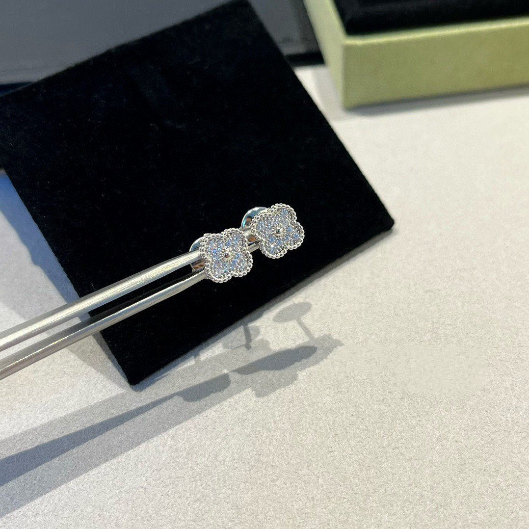 [Elara jewelsry ]CLOVER MINI DIAMOND STUD EARRINGS