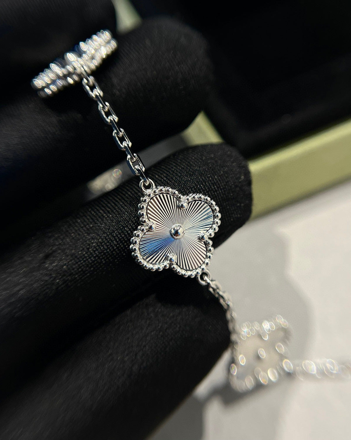 [Elara jewelsry ] CLOVER 5 MOTIF LASER BRACELET COLLECTION
