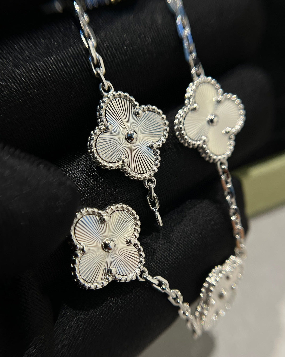 [Elara jewelsry ] CLOVER 5 MOTIF LASER BRACELET COLLECTION