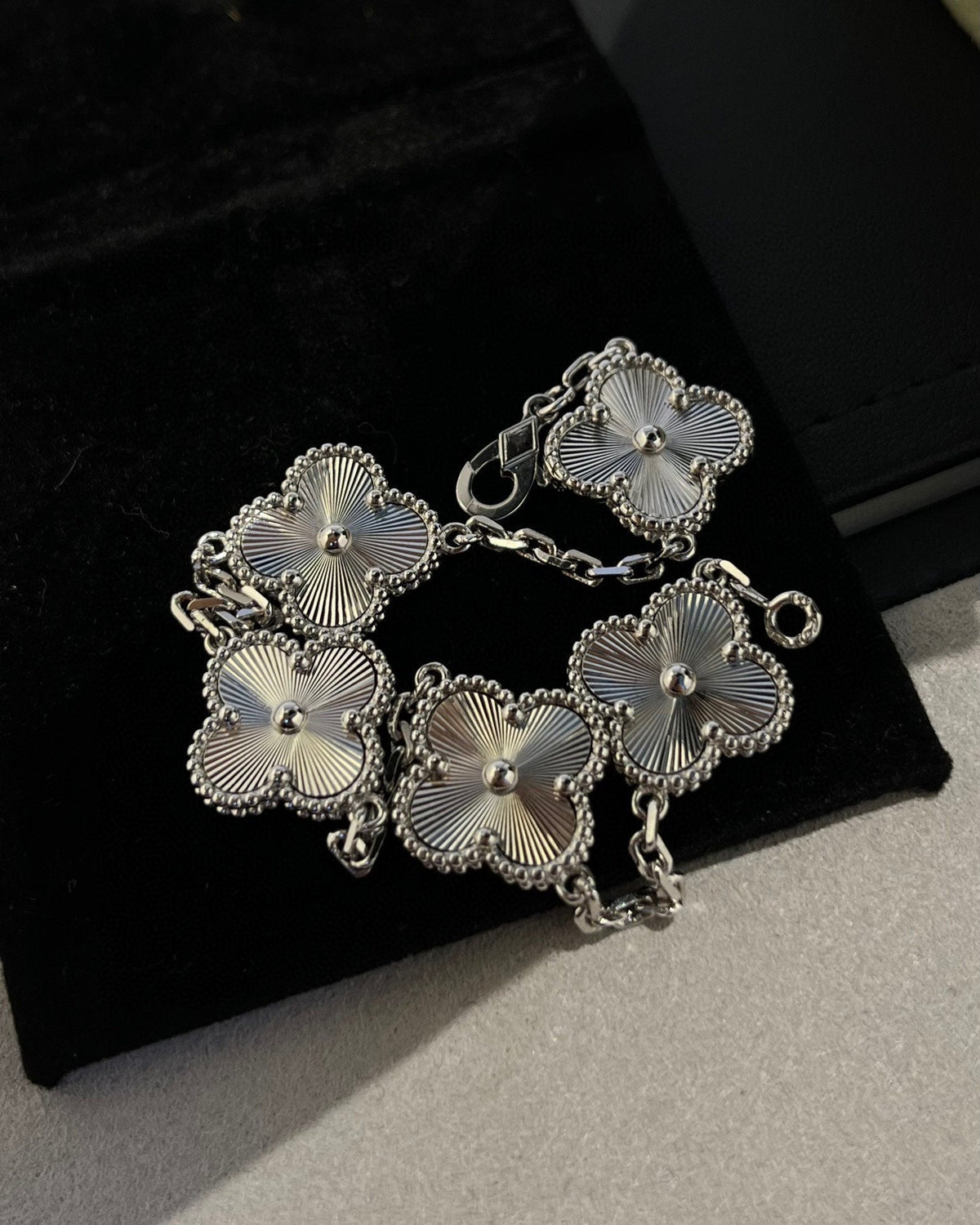 [Elara jewelsry ] CLOVER 5 MOTIF LASER BRACELET COLLECTION