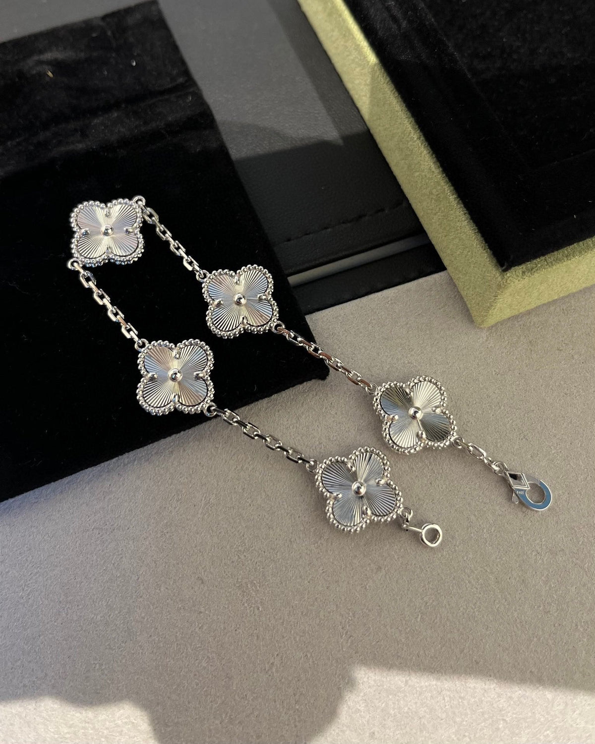 [Elara jewelsry ] CLOVER 5 MOTIF LASER BRACELET COLLECTION