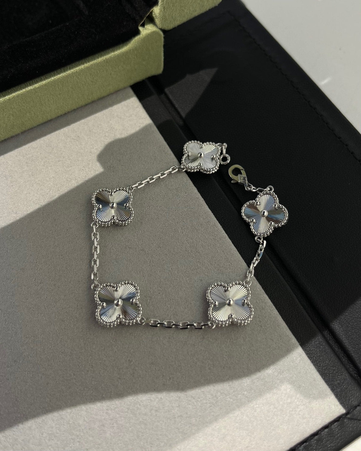 [Elara jewelsry ] CLOVER 5 MOTIF LASER BRACELET COLLECTION