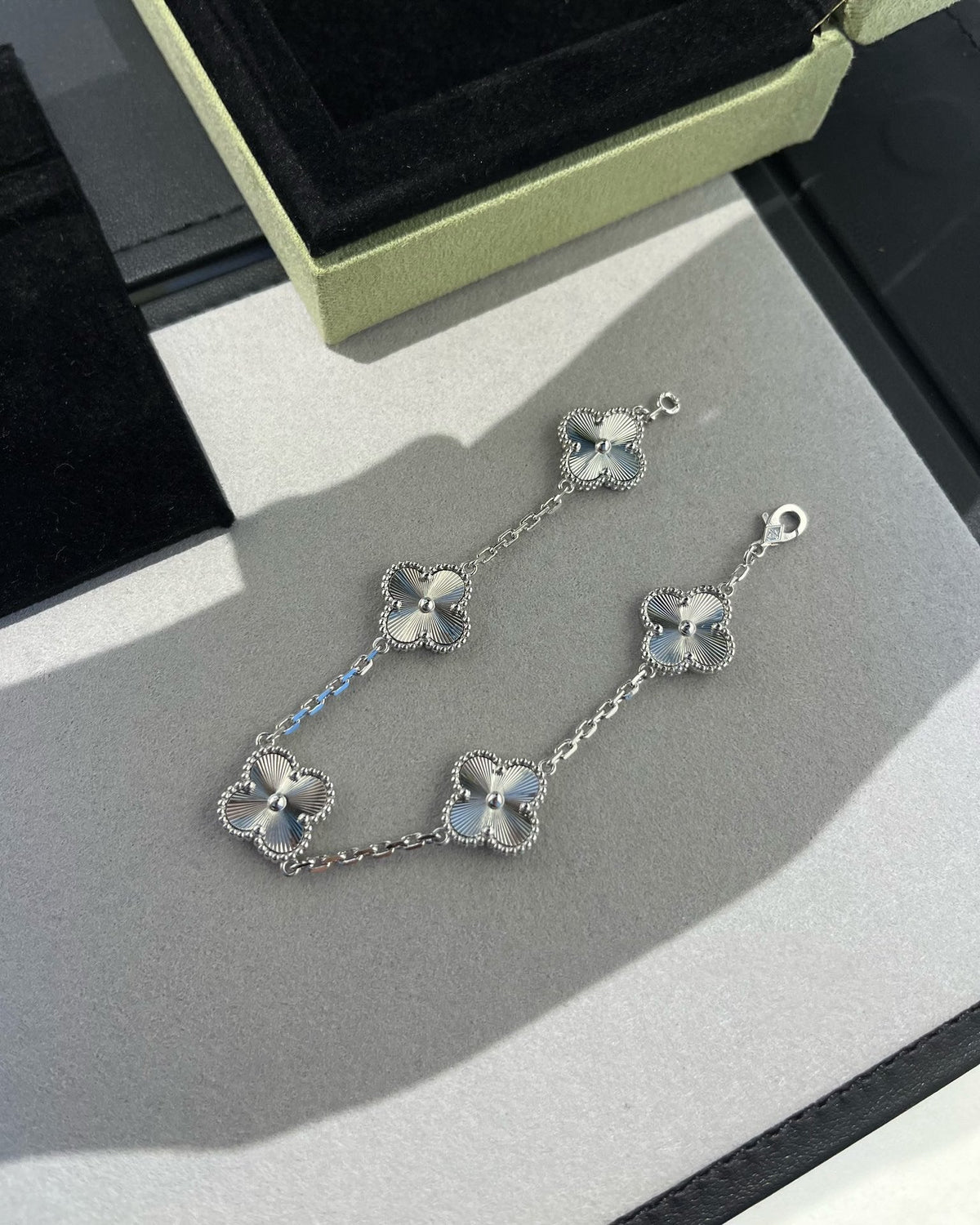 [Elara jewelsry ] CLOVER 5 MOTIF LASER BRACELET COLLECTION